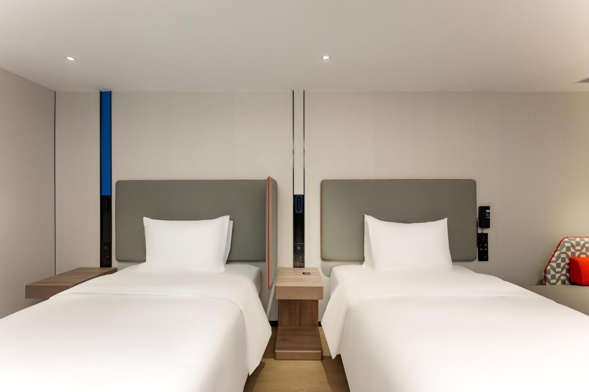 Holiday Inn Express Shanghai Jing'An Temple By Ihg Exterior photo